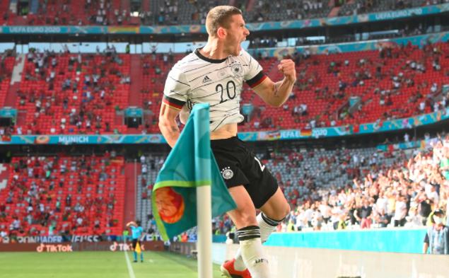 曝：曼联相中德国当红国脚，欧洲杯上独造3球，身价高达4500万欧(2)