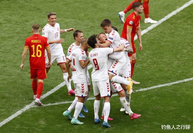 欧洲杯首支八强队诞生！爱神护佑丹麦，29年淘汰赛第一胜，2战轰8球(2)
