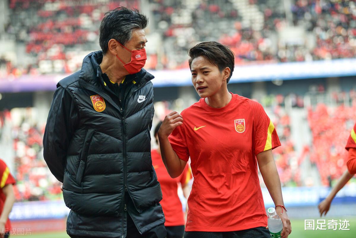 大战在即！中国女足再收1大利好，贾秀全证明自己的机会来了