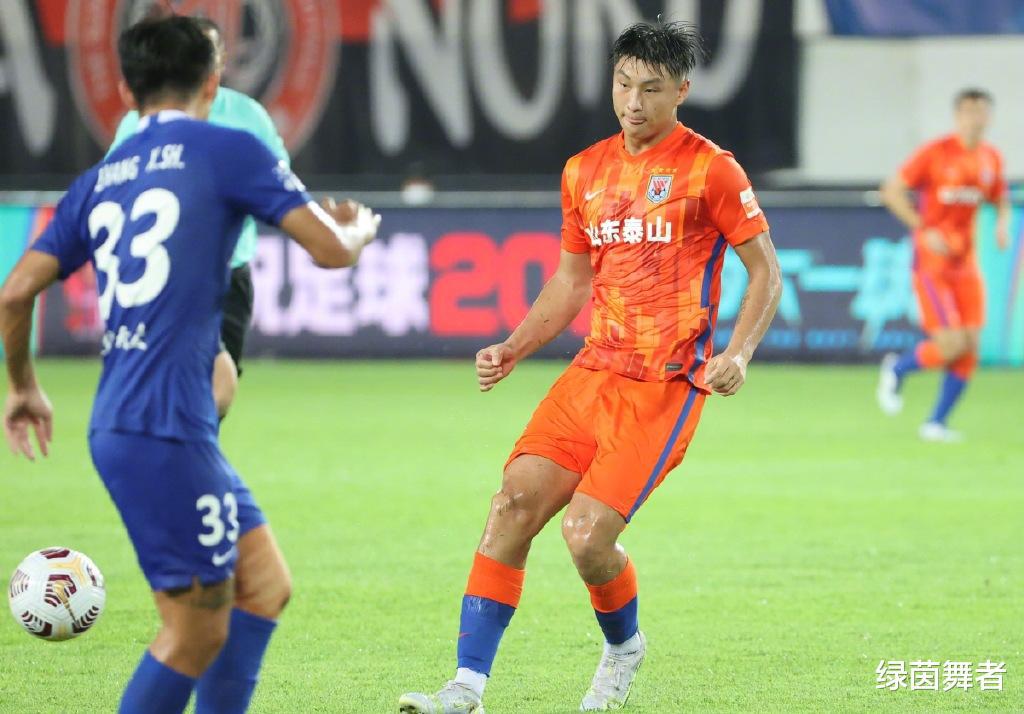 中国足球的希望！22岁本土新星再度收获进球，足协送他留洋太明智(3)