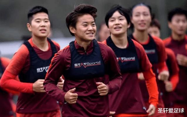 恭喜！中国女足小将闪耀欧洲，首秀72分钟险些破门，主帅赛后大赞(5)