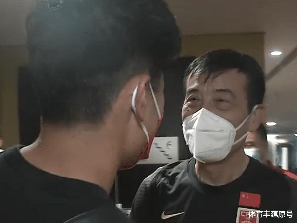 感谢武磊！中国足球掌门人凌晨上演意外一幕，国足会师解除疑惑