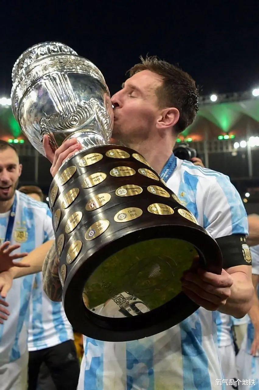 梅西：无法想象没带阿根廷夺冠就退役！马拉多纳去世是可怕的事！
