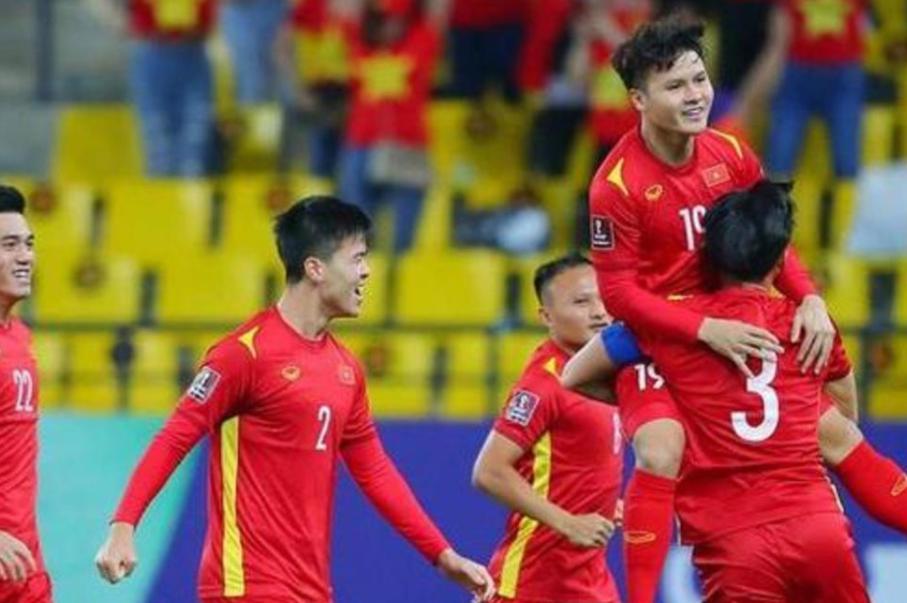 中国足球，已经沦落到需要靠3: 2险胜越南的境地，必须被淘汰了(5)