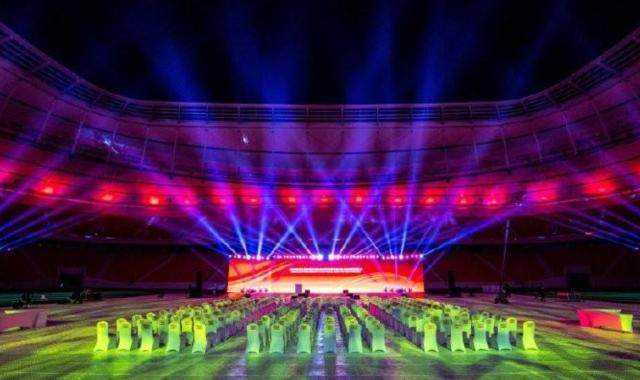 上海 and 多哈 亚洲两座5星级专业球场昨晚揭幕