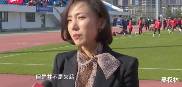 中国足球又现欠薪闹剧！27位球员联名讨薪，90后最美老板娘终露面(6)