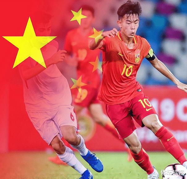 国足未来！17岁中国C罗晒6块腹肌，对阵韩国戴帽，冲击2026世界杯(5)