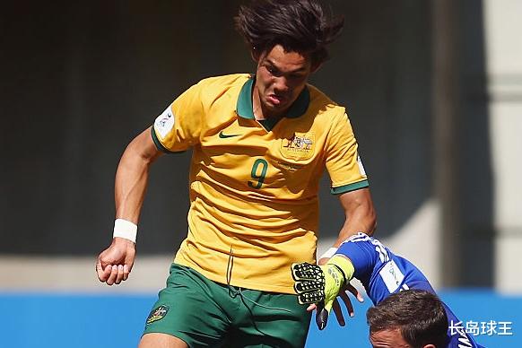 23岁澳洲外援揭特殊经历，虽刚来华踢球，但入籍后可马上代表国足