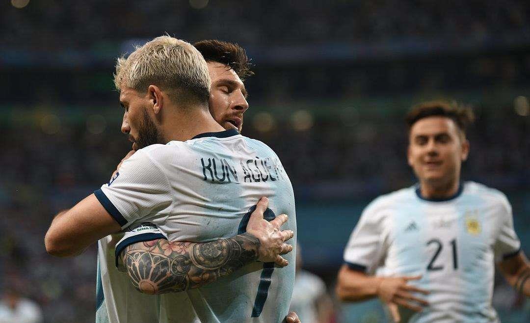 阿奎罗复出！携手梅西出征世界杯，阿根廷巨星再次回到赛场上！(2)