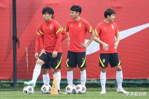 下午17点! 上海媒体再现争议报道: 中国足球成笑话，球迷吐槽声一片(2)