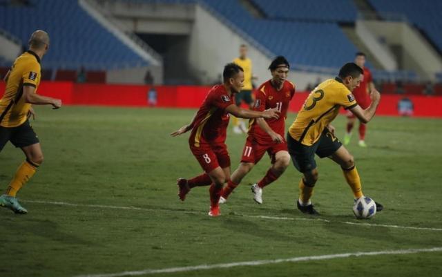 越南队12强赛首次包机战澳中 染黄太多收FIFA罚单(1)