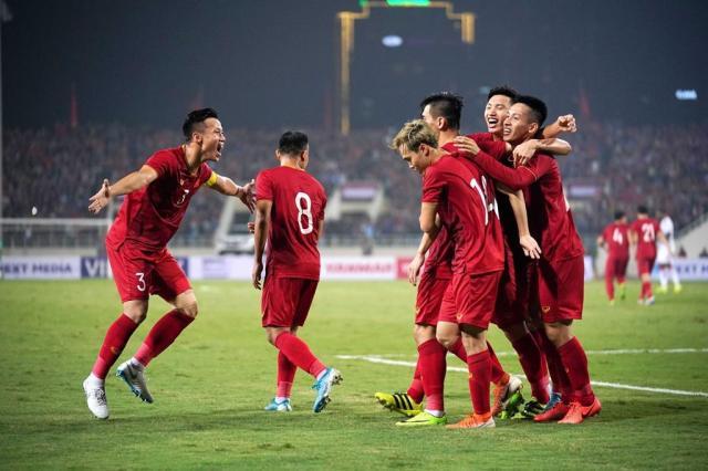 越南队12强赛首次包机战澳中 染黄太多收FIFA罚单(2)