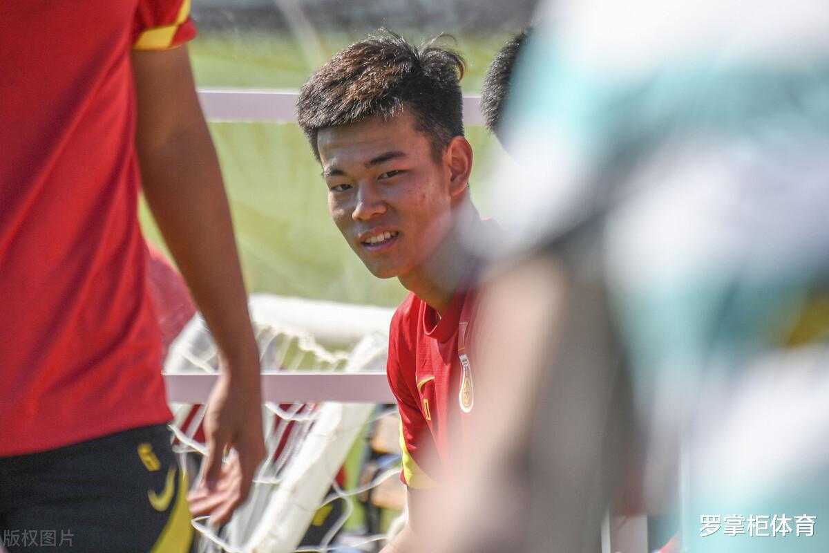 这是中国足球未来？曝18岁国青队长私生活混乱，猛料流出人设崩塌(2)