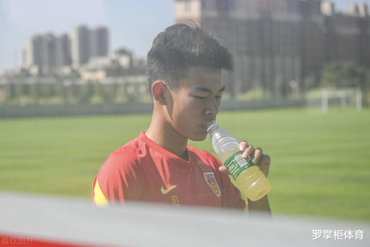这是中国足球未来？曝18岁国青队长私生活混乱，猛料流出人设崩塌(4)