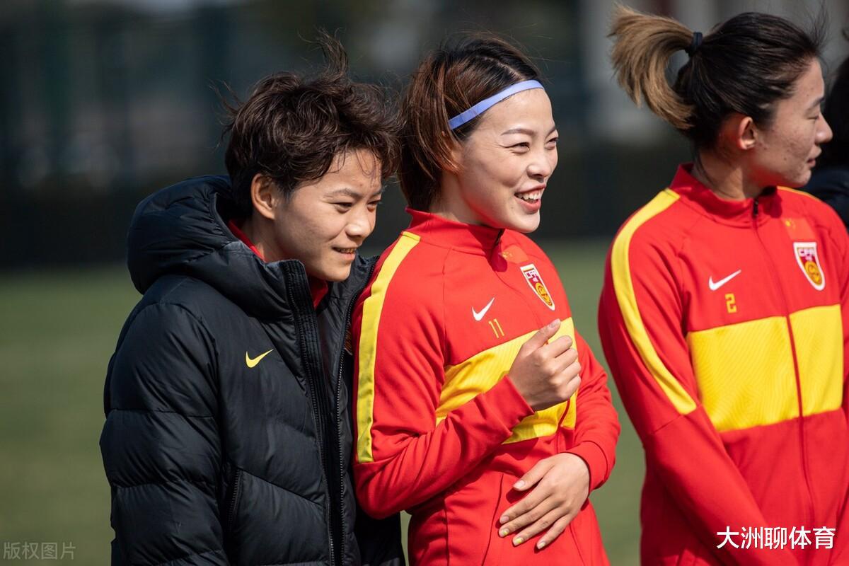 早上10点！足球权威记者针对中国女足有争议表态，球迷吐槽声一片
