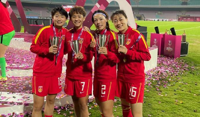 铿锵玫瑰！女足夺得了亚洲杯的冠军对国足有何意义？她们太棒了！(3)