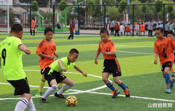 中国男足输越南引热议，网友提议将足球纳入高考，官方给出了回应(8)