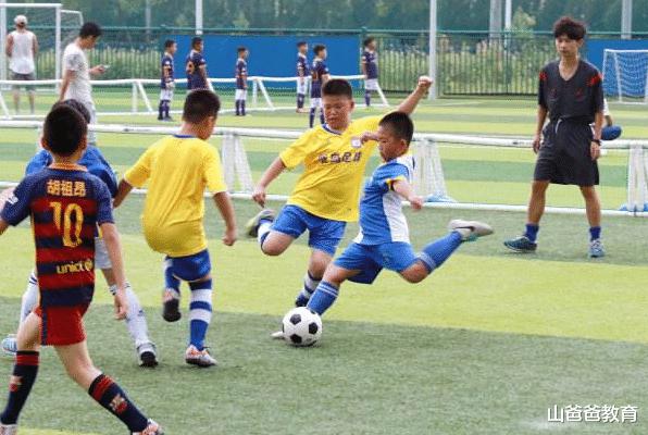 中国男足输越南引热议，网友提议将足球纳入高考，官方给出了回应(9)