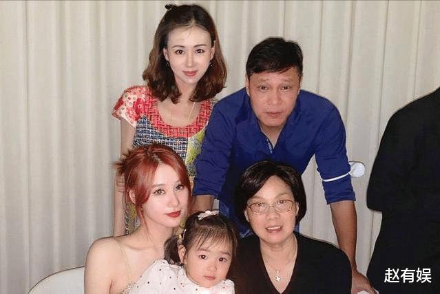 足球先生范志毅：三婚娇妻小他17岁，两个女儿分别是英国和美国籍