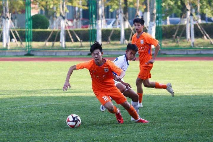 何小珂留洋首秀进球并助力球队1-1战平对手 国足未来希望很大(6)