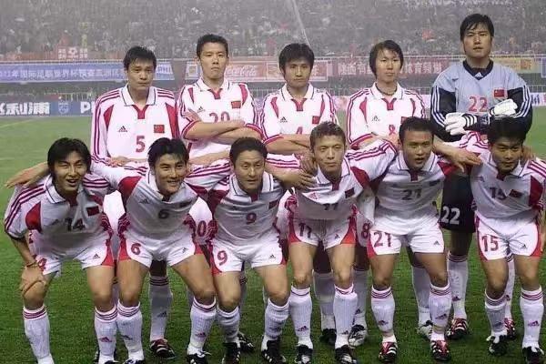 中国足球令人失望，但球迷却是不离不弃，究竟有何原因？(2)