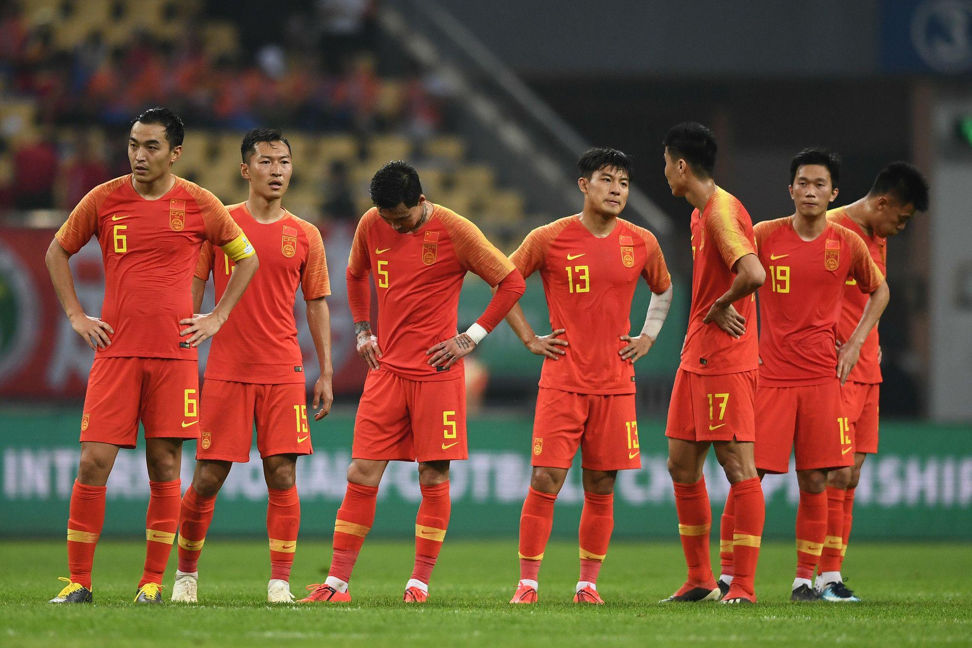 中国足球令人失望，但球迷却是不离不弃，究竟有何原因？(3)