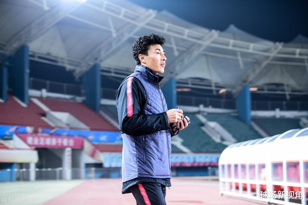 下午13点！广州足球迎来好消息，李玮峰获得重用，球迷纷纷点赞(3)
