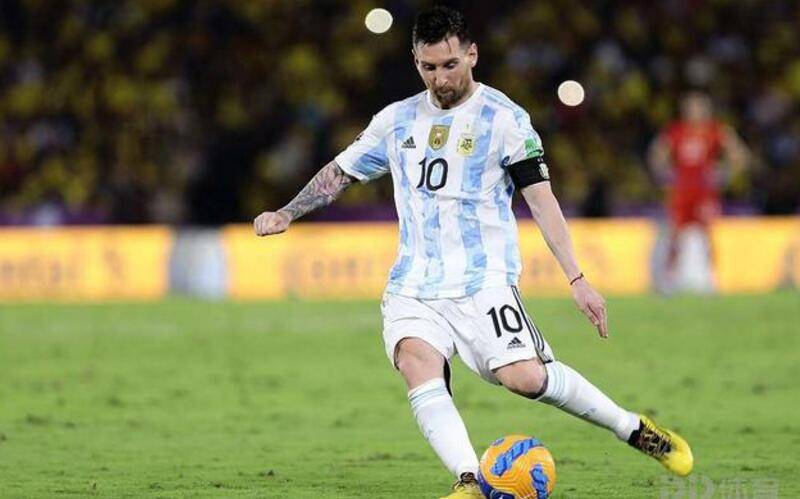 南美世预赛最佳阵容出炉，阿根廷4人领跑！另2国球星尴尬入选(2)