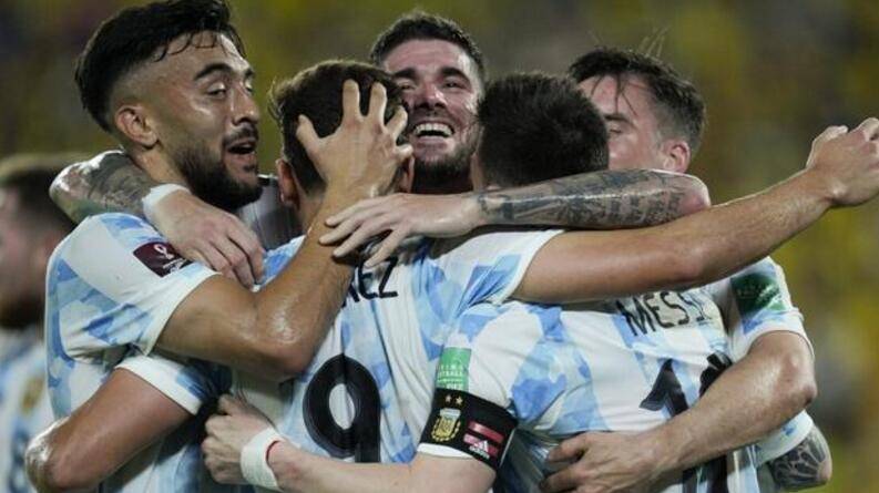 南美世预赛最佳阵容出炉，阿根廷4人领跑！另2国球星尴尬入选(4)