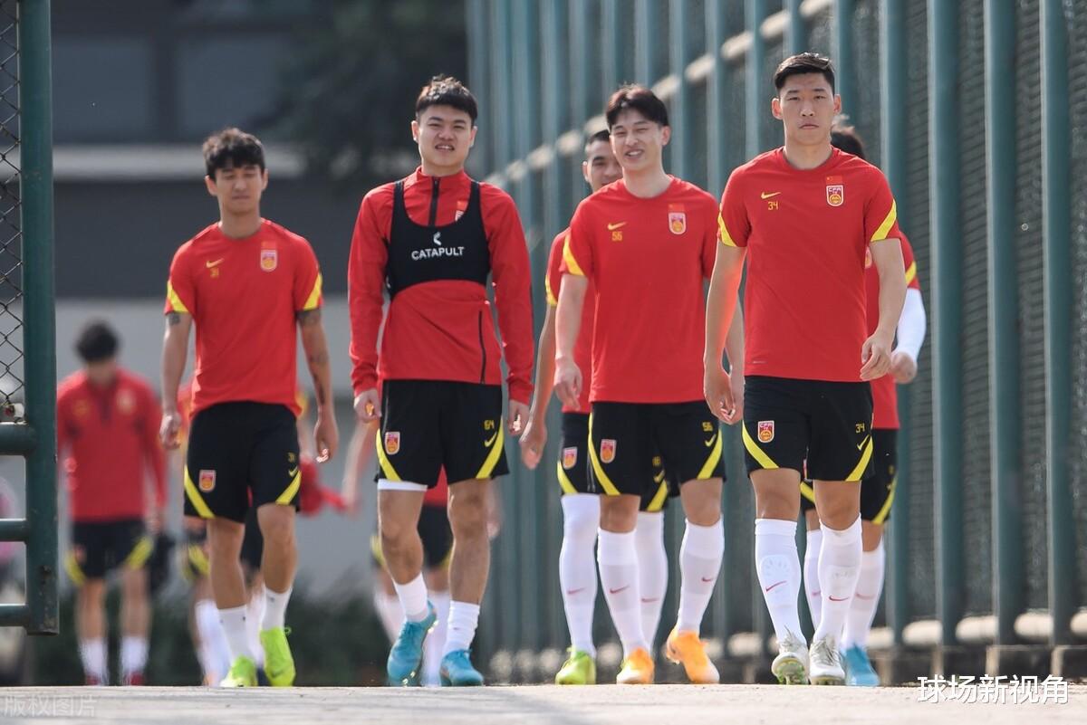 上午10点！天津媒体最新报道：中国男足迎来好消息，球迷纷纷点赞(5)