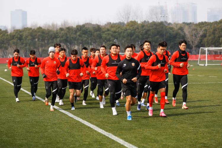 亚足联和海港俱乐部同时宣布，上海海港退出本赛季亚冠东亚区小组赛(3)