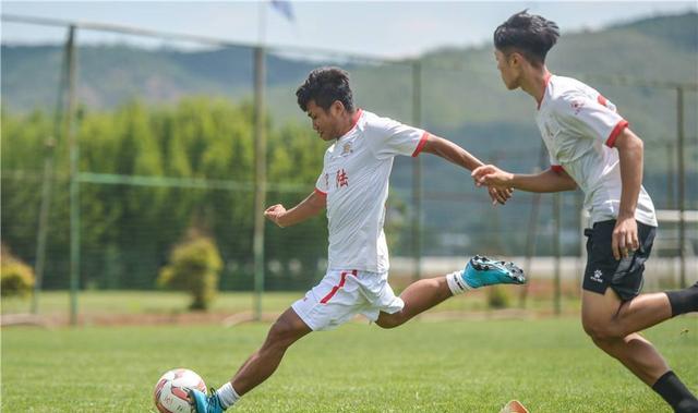 中国足球能从民间选运动员吗？是有人怕利益受影响吗？