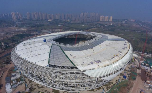 耗资27亿的重庆龙兴足球场，没有球赛了，难道只能用来做养鸡场？(3)