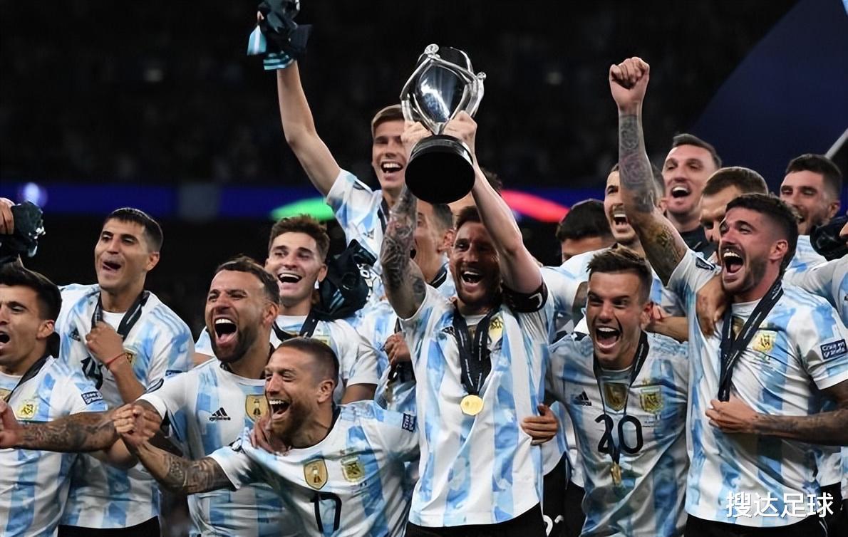 3-0夺冠！梅西被队友高抛庆祝，阿根廷近35年面对意大利没输过