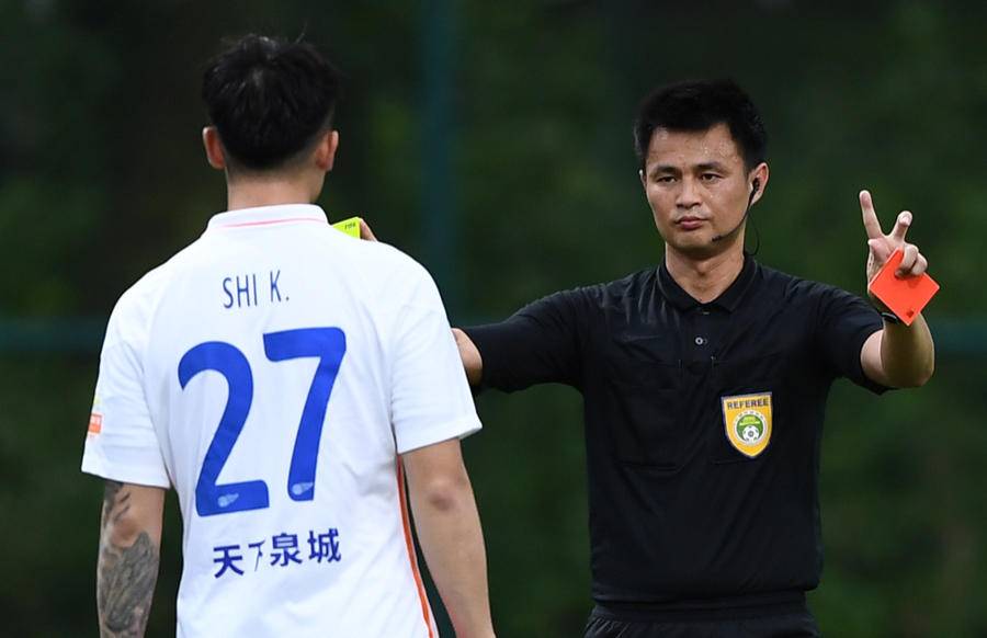 媒体说郑铮丢了中国足球的脸，待足协处罚后，他们又说郑铮太冤了(2)