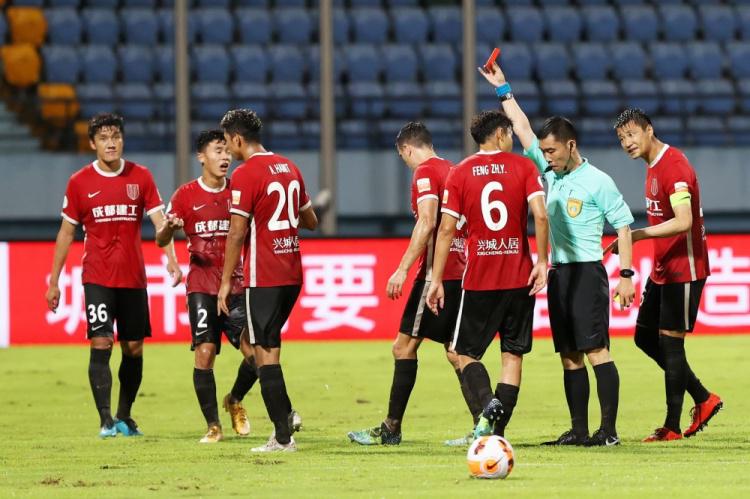 媒体说郑铮丢了中国足球的脸，待足协处罚后，他们又说郑铮太冤了(3)