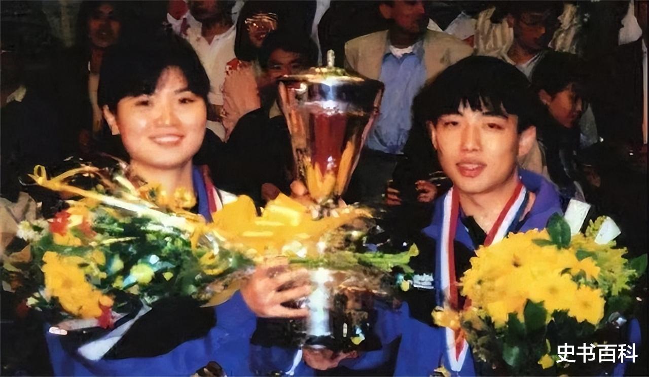 女乒名将击败邓亚萍夺冠，嫁小4岁前国脚，儿子练网球获世界冠军