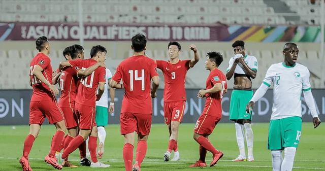 创下6年来最差成绩，中国男足世界排名连续下跌，无缘亚洲前十(3)