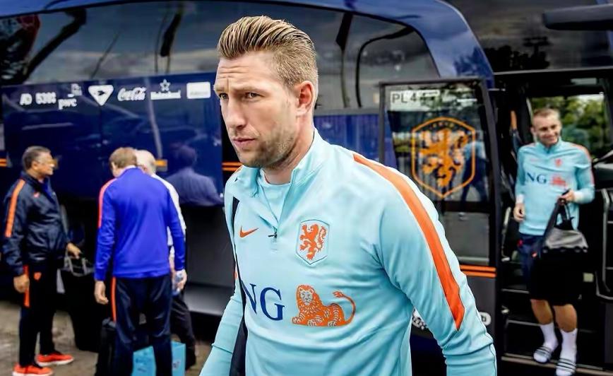 官宣：斯特克伦堡续约！他曾助荷兰夺世界杯亚军，去年还参加欧洲杯！(2)