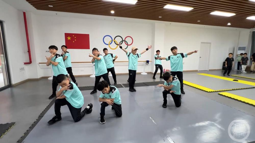 舞动青春(1)丨重庆：打造山城鲜明风格！市霹雳舞队火热集训备战全运会(3)