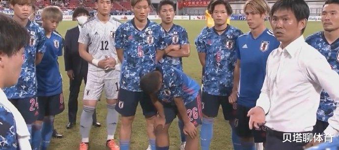 0-0后，日本球员对国足竖起大拇指！名嘴：你们无法轻松击败我们(4)