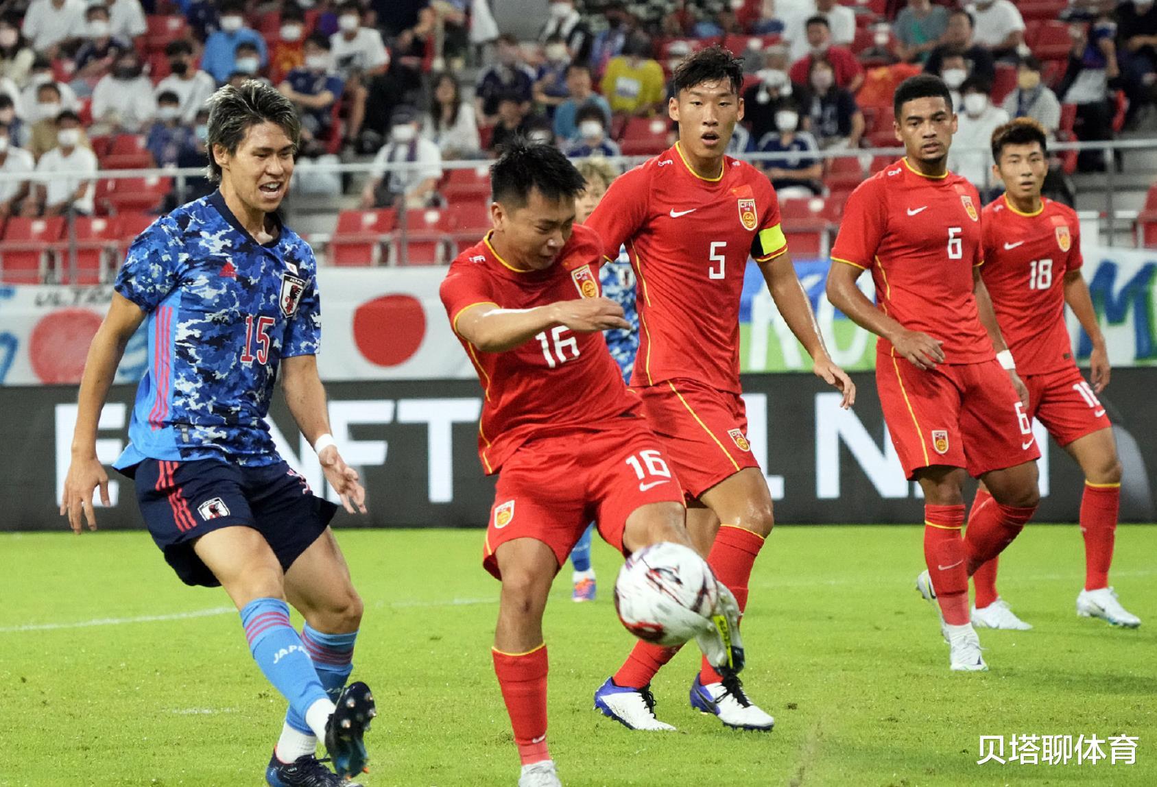 0-0后，日本球员对国足竖起大拇指！名嘴：你们无法轻松击败我们(5)