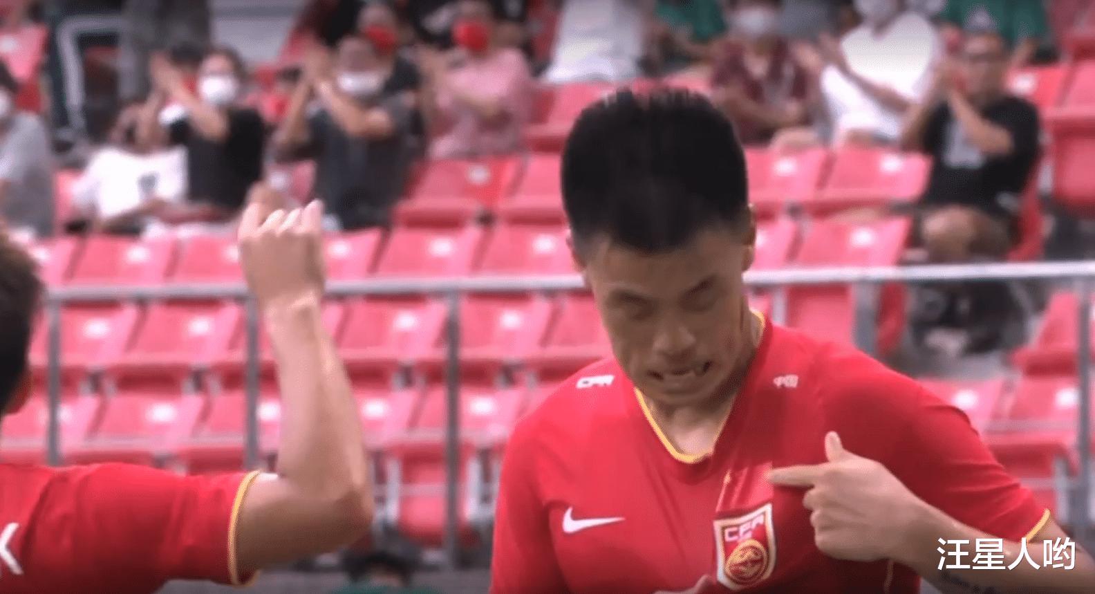 1-0！国足险胜香港，刷新4大纪录，进球后26分钟0射门，2人抽筋(1)