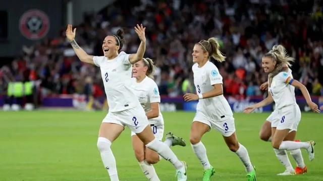 2-1！欧洲杯诞生新女王，维格曼率英格兰夺冠，她曾耻笑中国女足(4)
