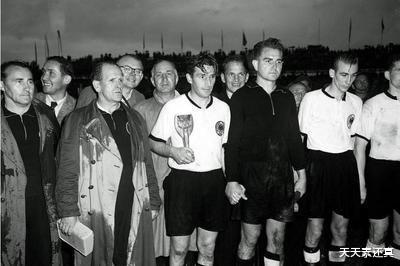 1954年世界杯匈牙利虽然令人惋惜，但有一个数据他们是持续下滑的(5)