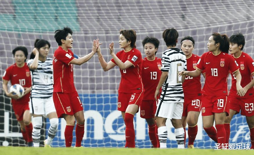 6-2！中国女足小将闪耀海外，推空门戏耍对手，现场五星红旗飘扬(3)