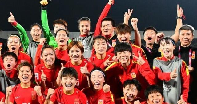 4-0到2-2！中国女足又没赢，连续3场不胜，仍轰世界波，狂欢庆祝(5)