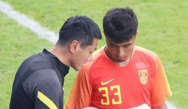 中国男足扬威海外，半场轰进6球，18岁新星大演帽子戏法(1)