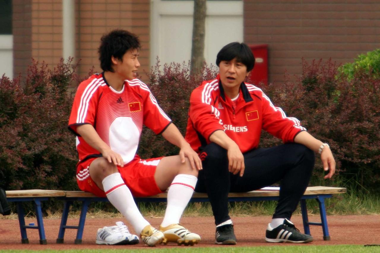 中国男足曾经的队长，如果不是世界杯，他的职业生涯或许会更长(4)
