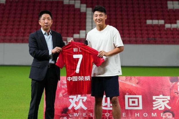 武磊正式亮相接过7号球衣 未来他想夺得更多冠军